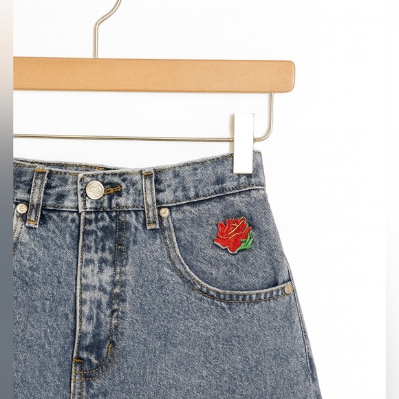 Jordache RARE Vintage Acid Washed Denim Skirt With Rose Appliqué Juniors 5/7. - Picture 3 of 4
